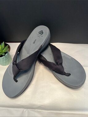 Clarks Black Cloudsteppers Knotted Fabric Thong Sandals